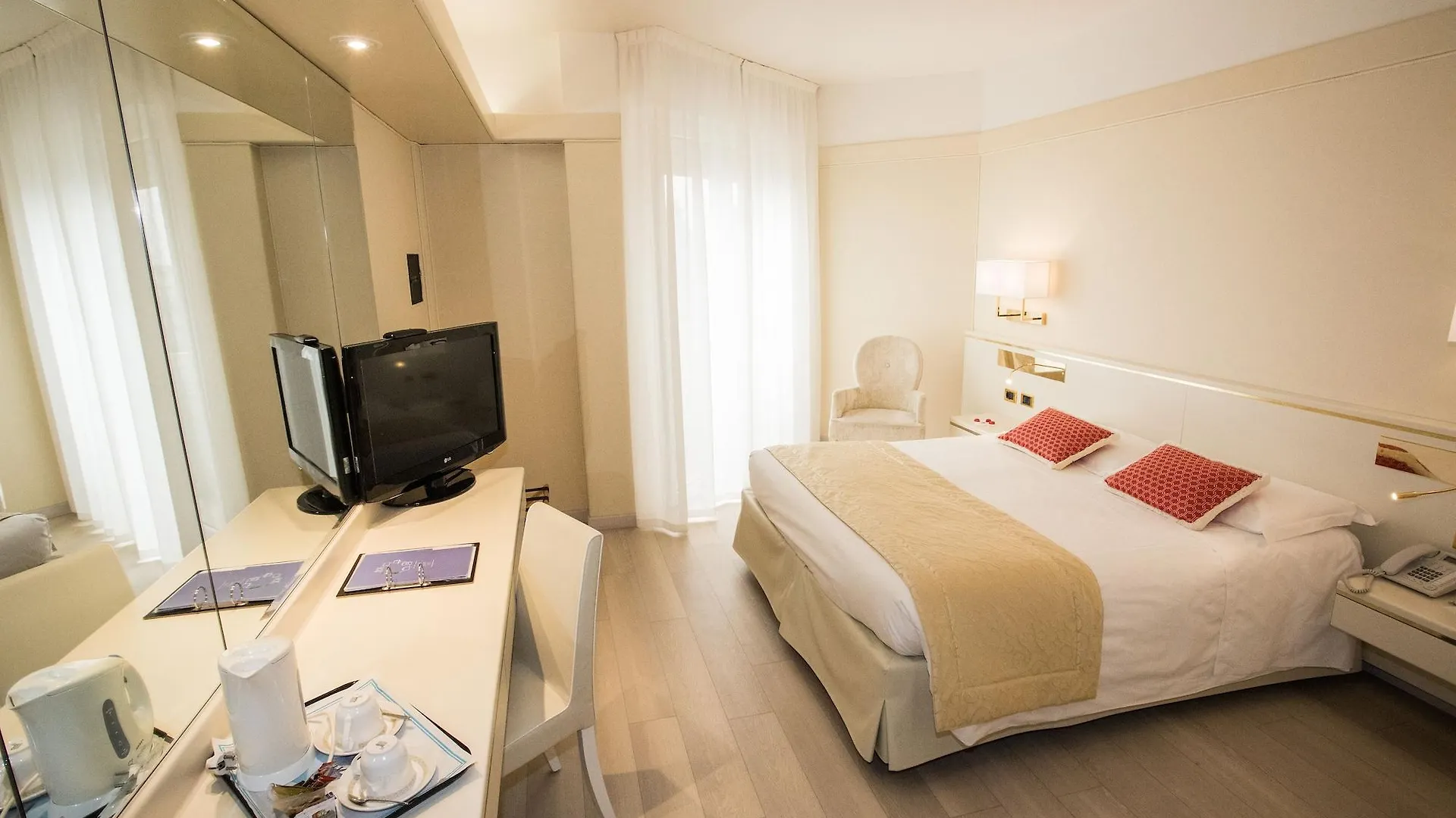 Hotel Bristol Sottomarina 4*,  Italia