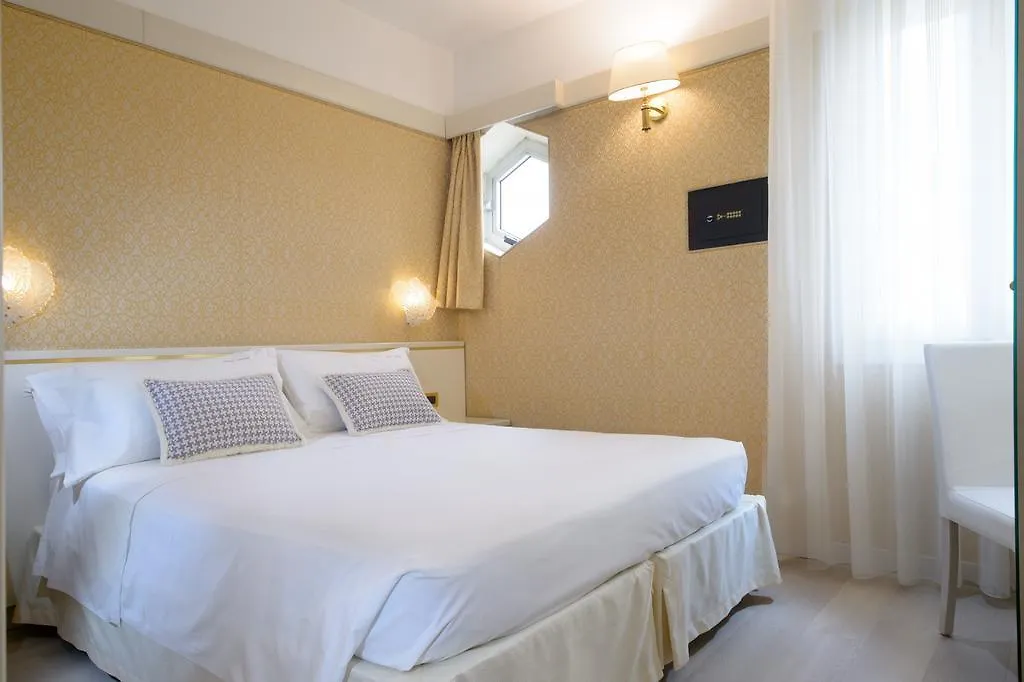 Hotel Bristol Sottomarina 4*,