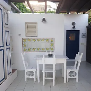 Appartamento Con I Piedi Nell'acqua Stromboli